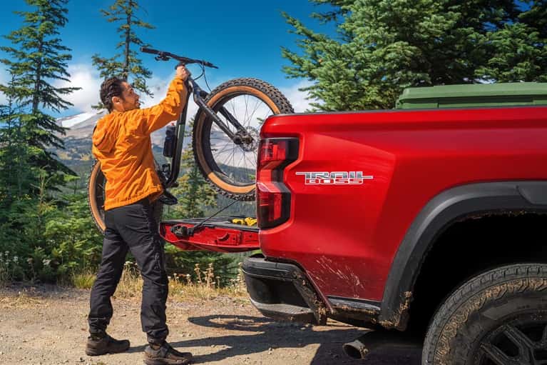 2025-Chevrolet-Colorado-man-loads-mountain-bike-into-truck-bed-mobile
