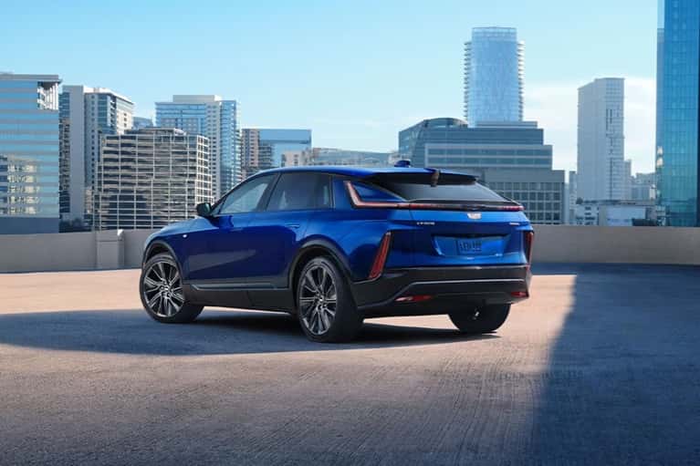 2025-LYRIQ-parked-on-rooftop