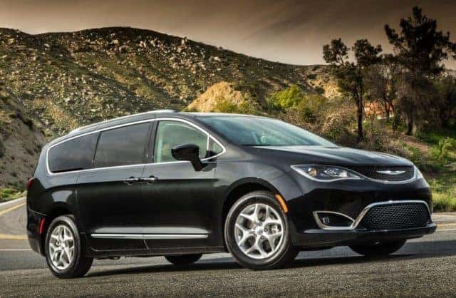 Chrysler pacifica minivan store 2019