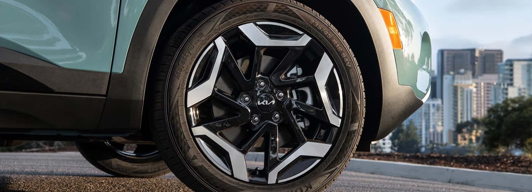 2026-Kia-Seltos-close-up-tires