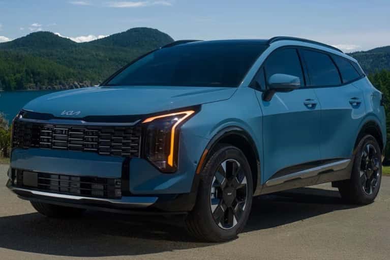 2026-Kia-Sportage-Hybrid parked