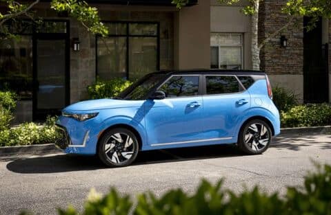 2023_Kia_Soul_Parked_On_The_Side_Of_An_Urban_Street_Side_View_o