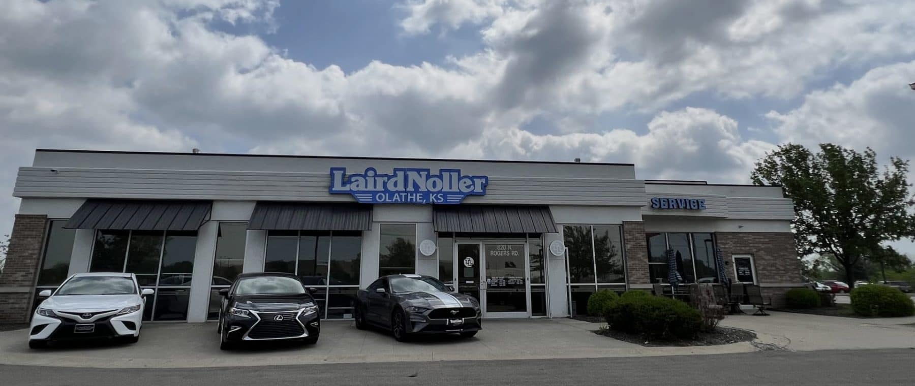 Front of Laird Noller Olathe dealership