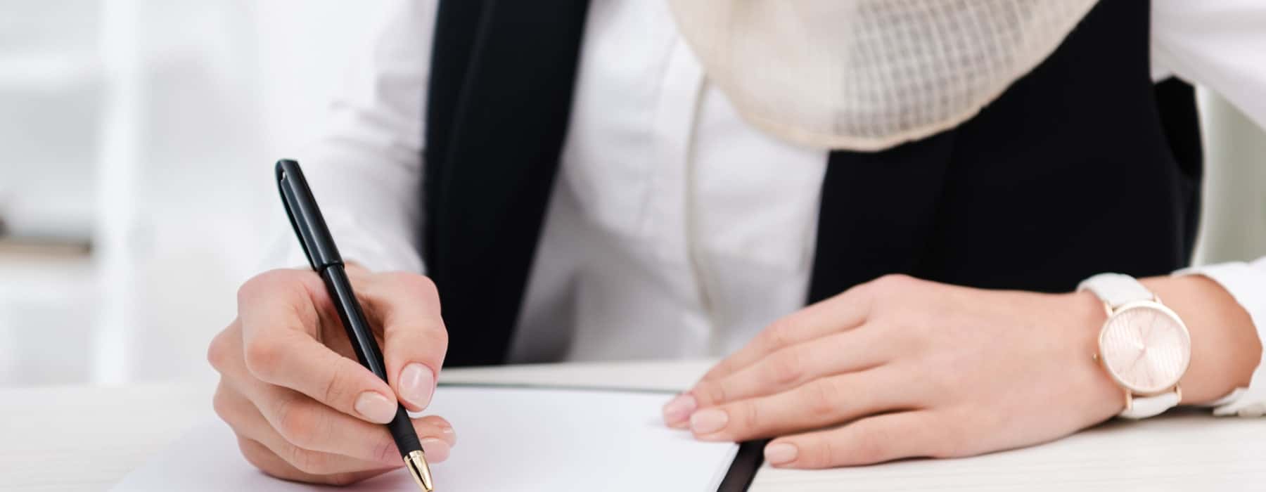 generic_people_signing_paper_finance_tblu2n-DI-Slider-Mobile-600x400