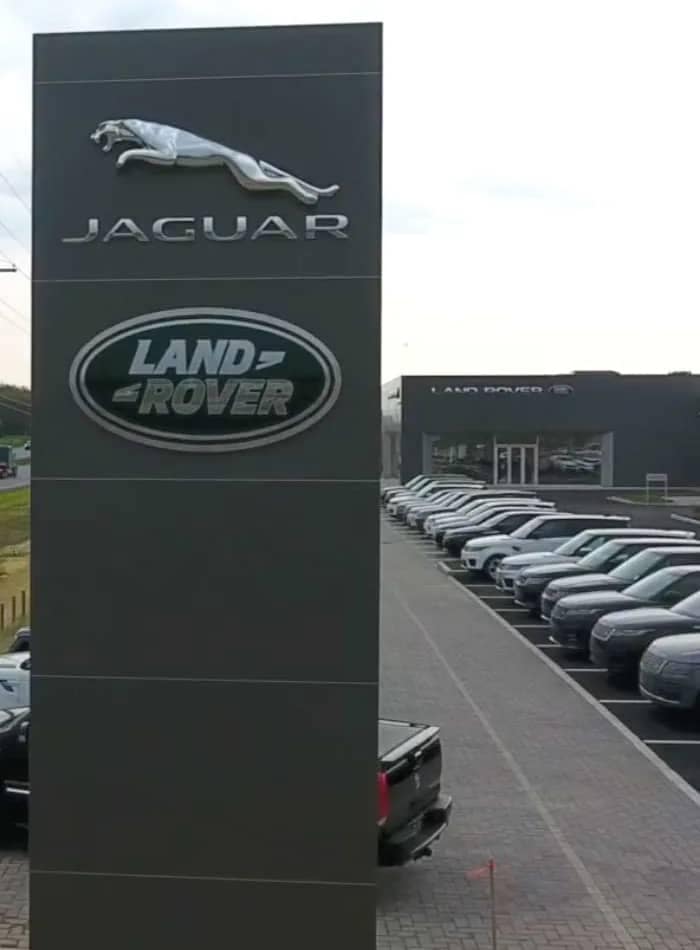 Land Rover sign