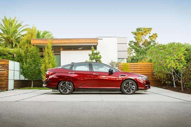 2020-Honda-Clarity-parked-side-view-mobile