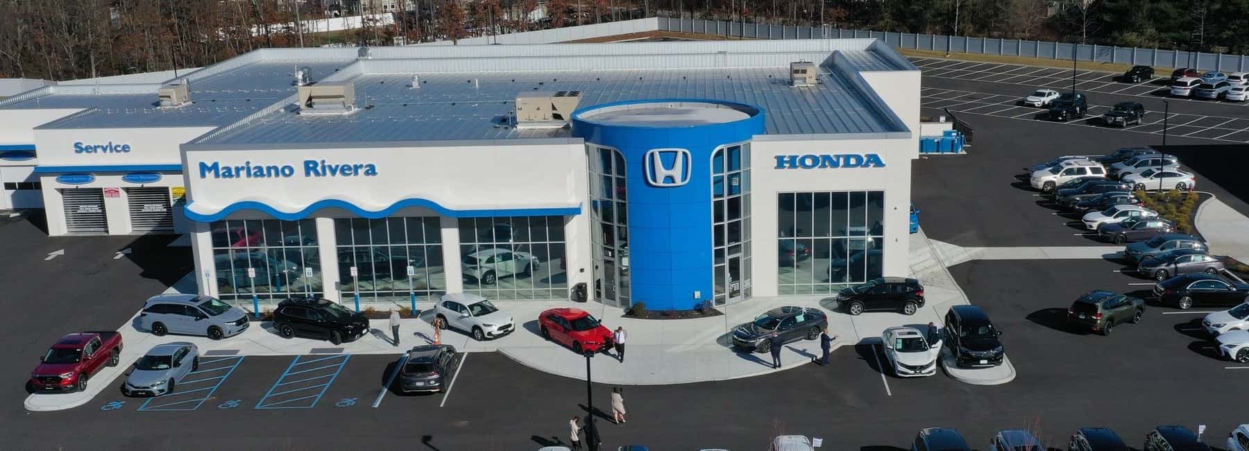 honda-odyssey-with-a-family-on-a-road-trip