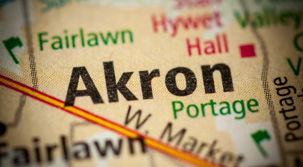 A closeup of a map shows the town of Akron, OH.
