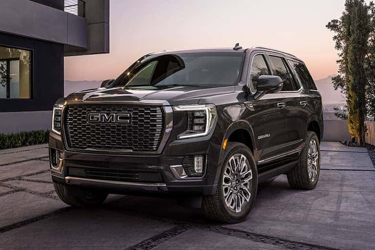 2023-GMC-Yukon-parked-outside-of-modern-house_mobile