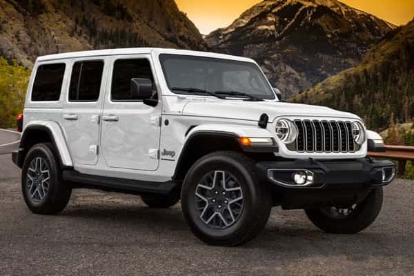 2025-Jeep-Wrangler-in-front-of-tall-mountains