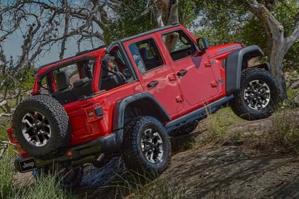 2025-Jeep-climbing-the-side-of-a-creek-bank