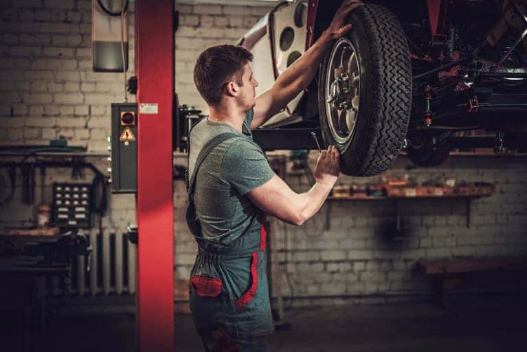 service-specialist-putting-on-a-new-tire-mobile