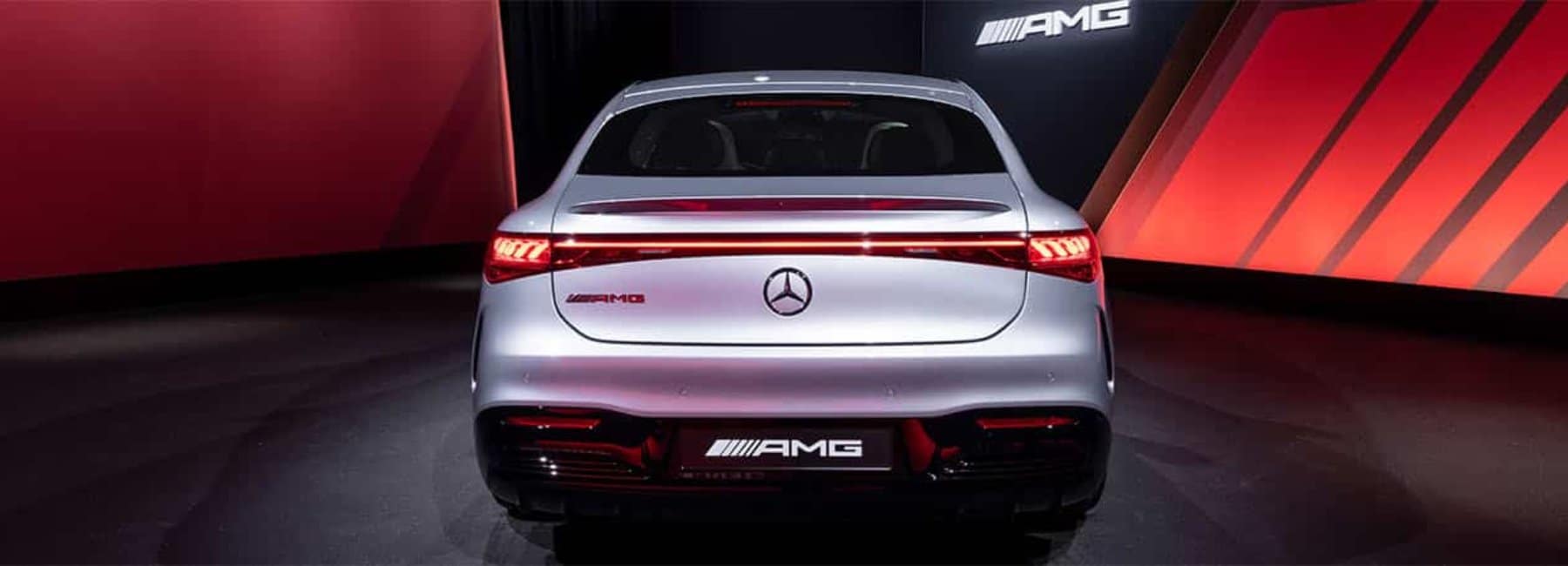 2022amg_esq_sedan-rearview-red-lighting-silver
