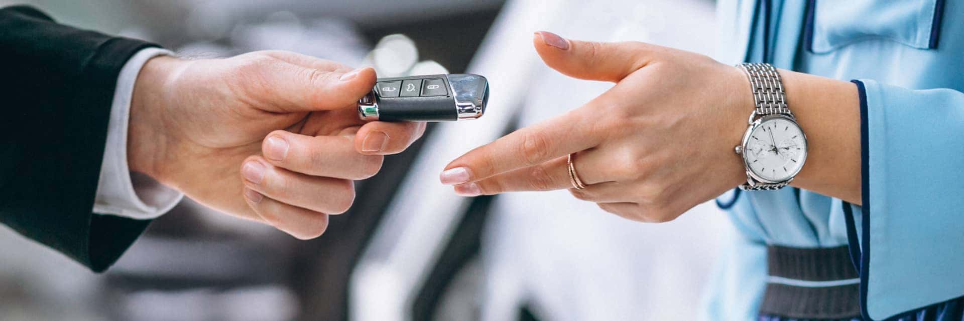 handing-over-keys-to-new-car