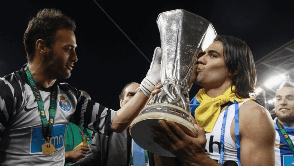 miami-lakes-kia-uefa-trophy-tour-scale