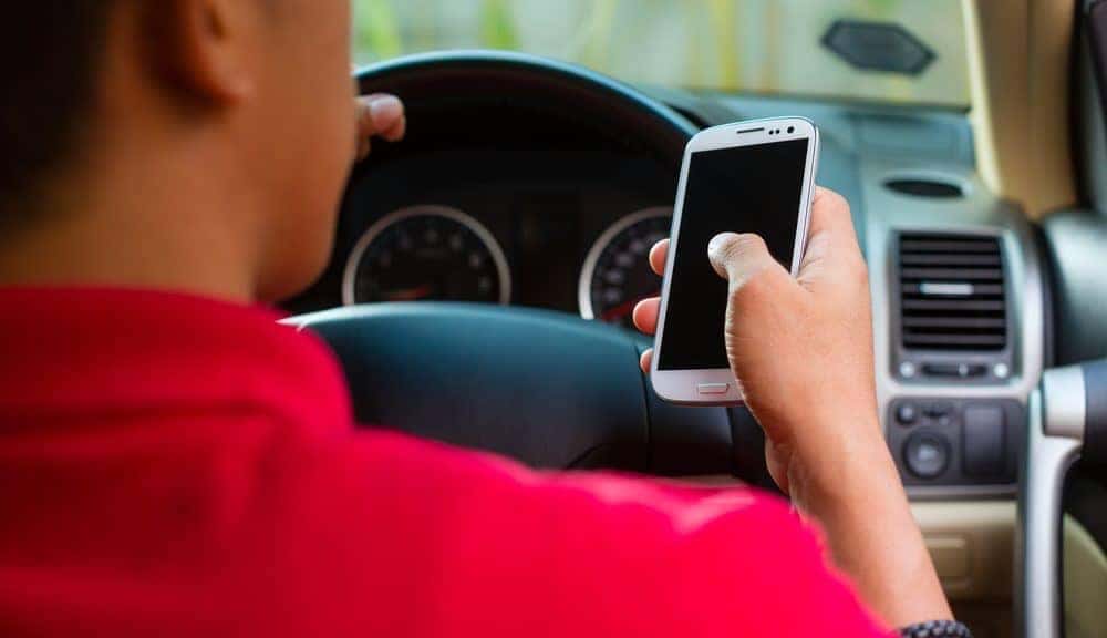 texting-and-driving-mlam