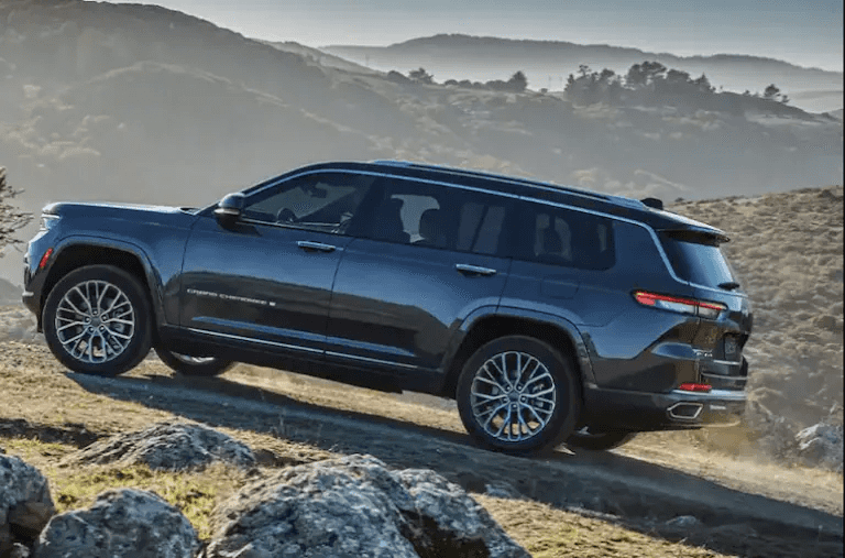 Jeep Grand Cherokee L driving up mountain