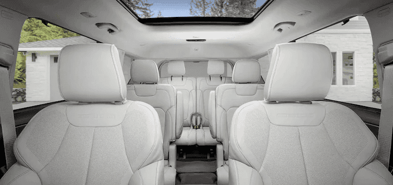 Jeep Grand Cherokee L interior view of seating