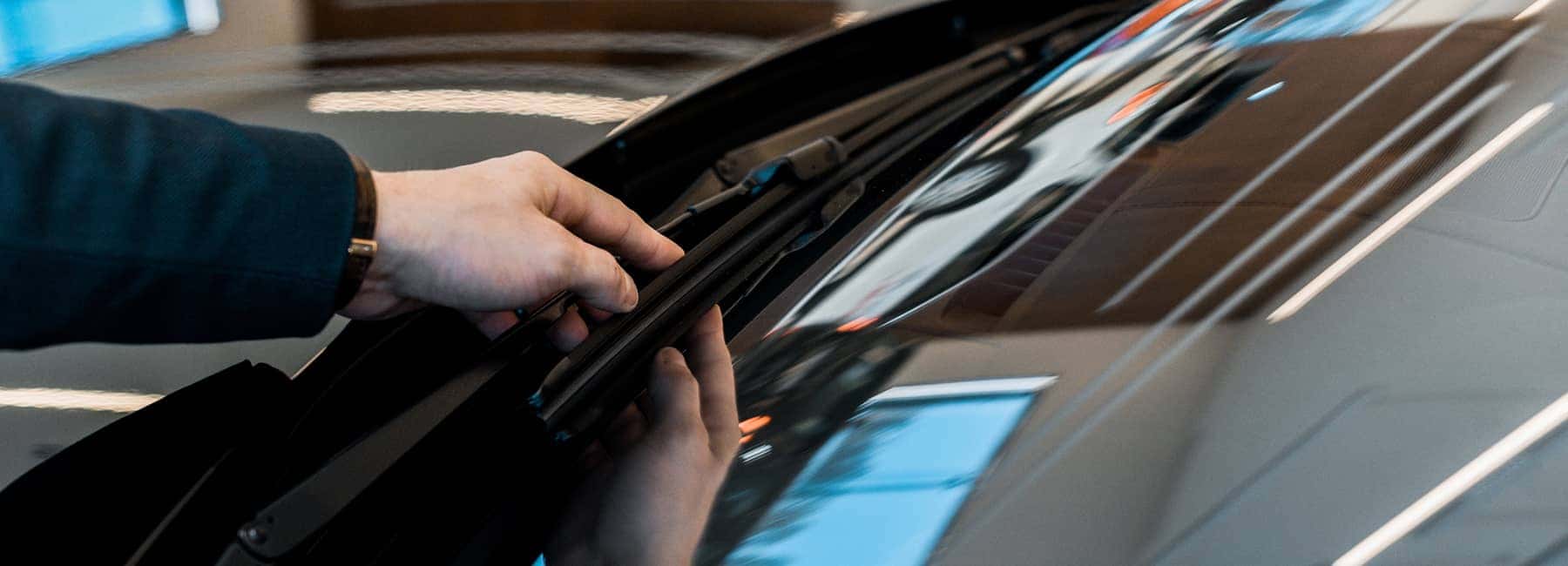 Replacing-windshield-wiper-blades_mobile