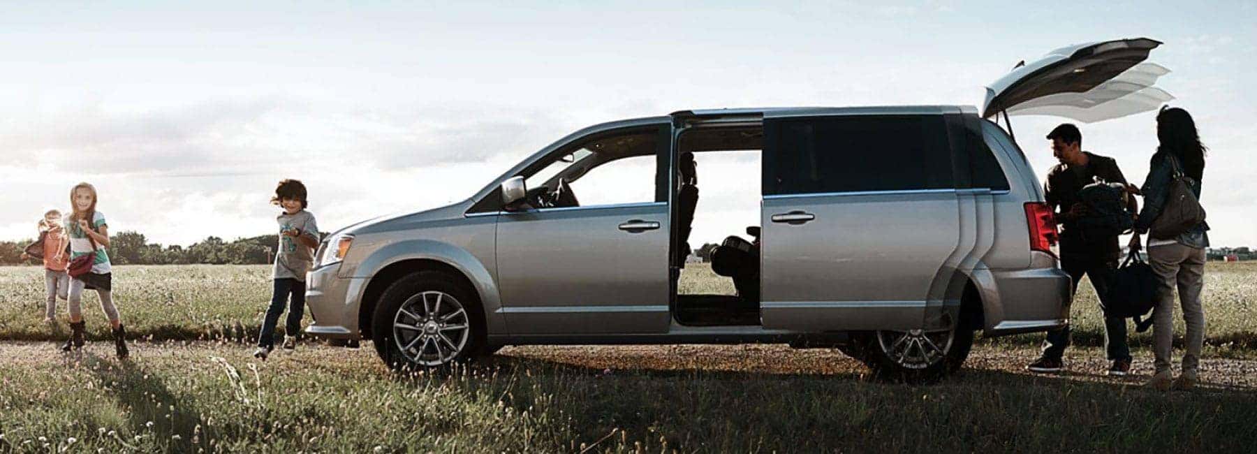 2018 dodge grandcaravan with the trunk open