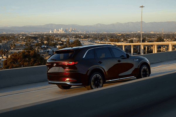 2024-mazda-cx-90-on highway-mobile