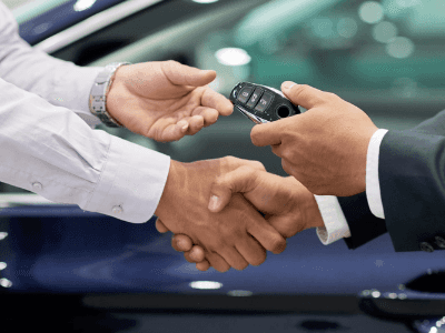mullinax ford sales representative handing keys to a new customer