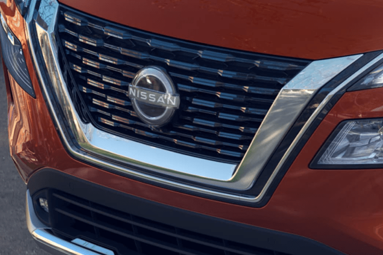 2023-nissan-rogue-grill-closeup-mobile