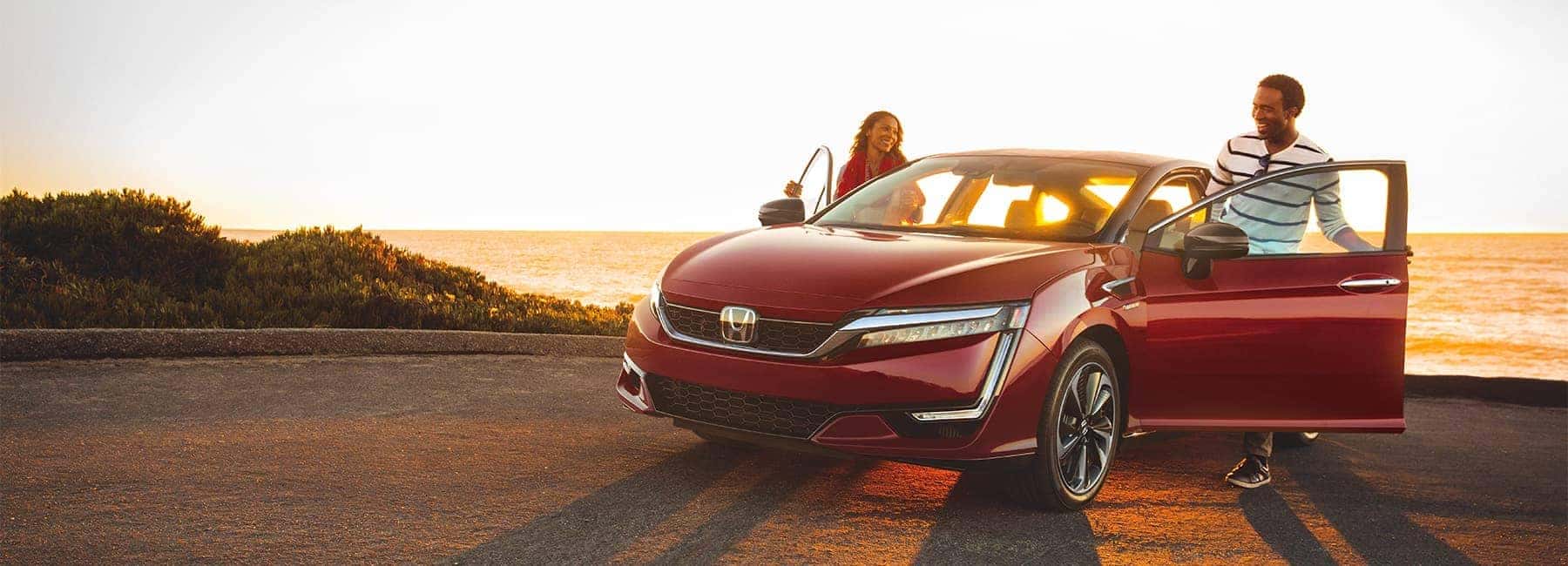 2020-Honda-Clarity-happy-couple-banner