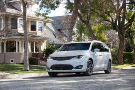 2020_chrysler_pacifica_1__medium