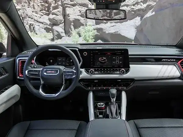 2025 GMC Canyon dash