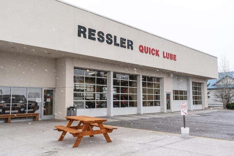 quick lube service entrance
