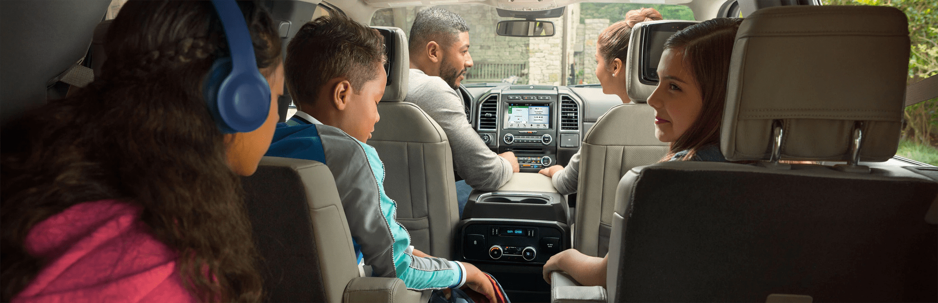 Family-of-5-inside-a-Ford-SUV