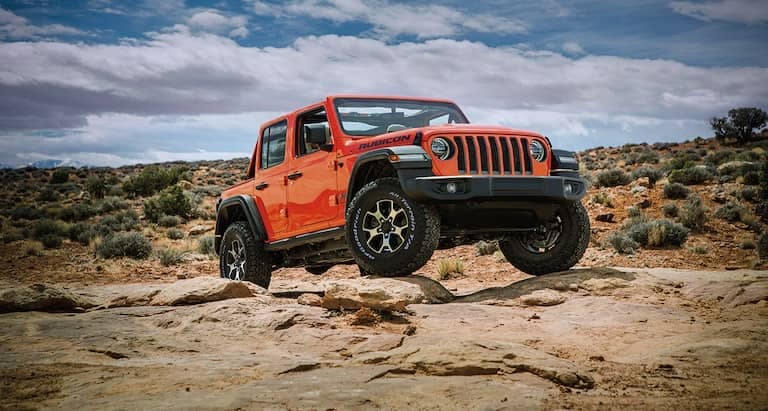 Jeep-Wrangler-climbing-over-rocks