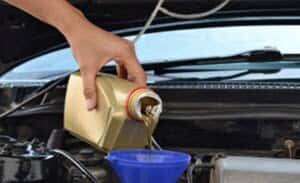 3 Symptoms of Low Engine Oil