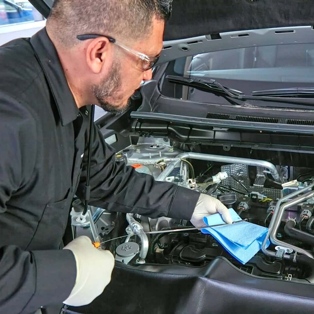 customer service technician oil change