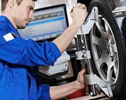 Service-Tech-Aligning-Tire