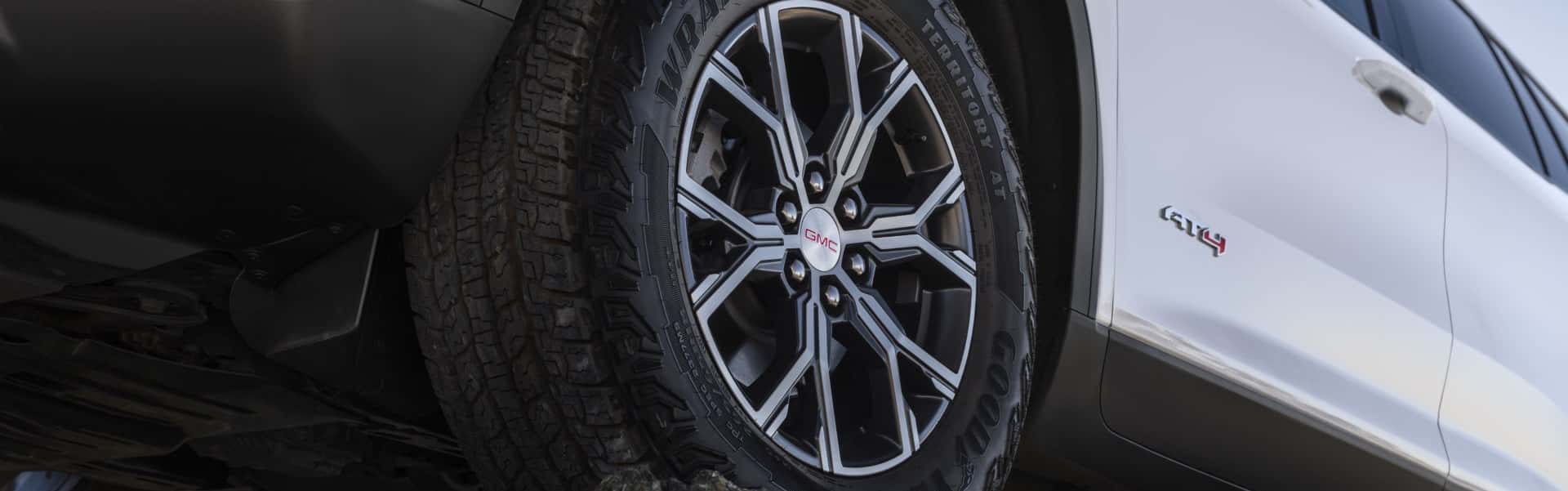 gmc_acadia_2025_white_wheel_off-road