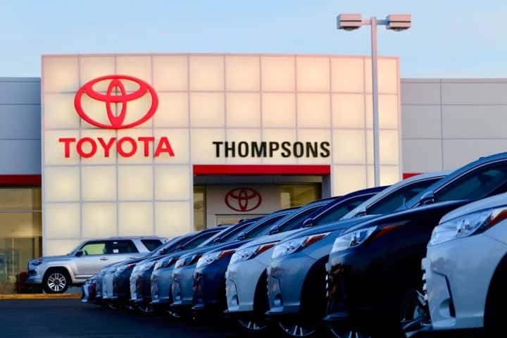 Thompsons-Toyota-front-entrance