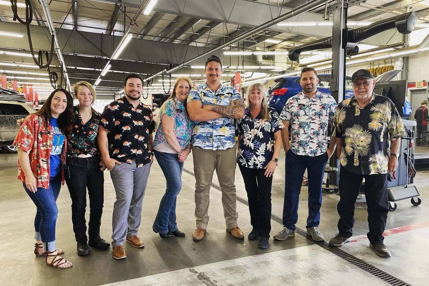 Thompsons-Toyota-staff-in-service bay