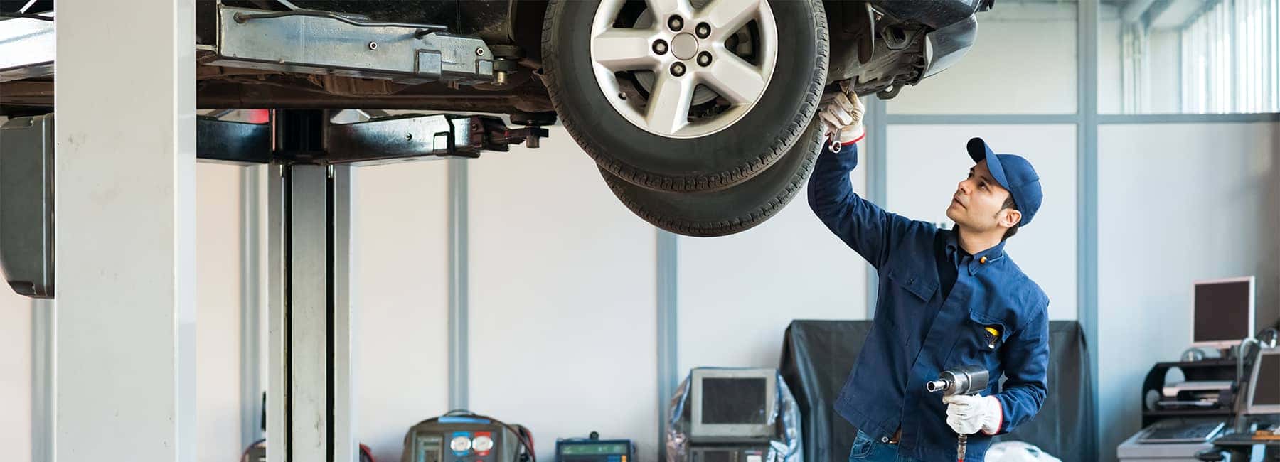 Mechanic-at-work-in-his-garage_mobile
