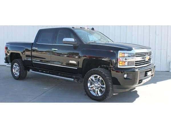 dungeon-garage-slider-10-mobile Black lifted Chevy Colorado