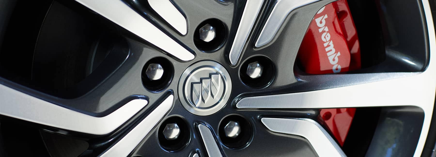 2020 Buick Regal Sportback Tire Rim Closeup