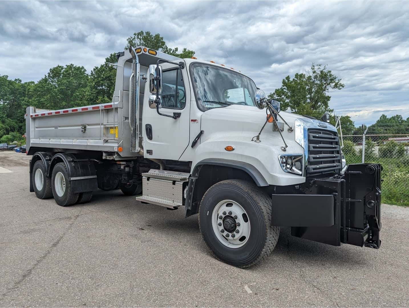 Freightliner dump truck upfit