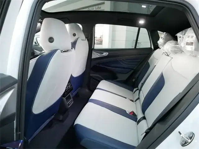 2025 Volkswagen ID.4 seats