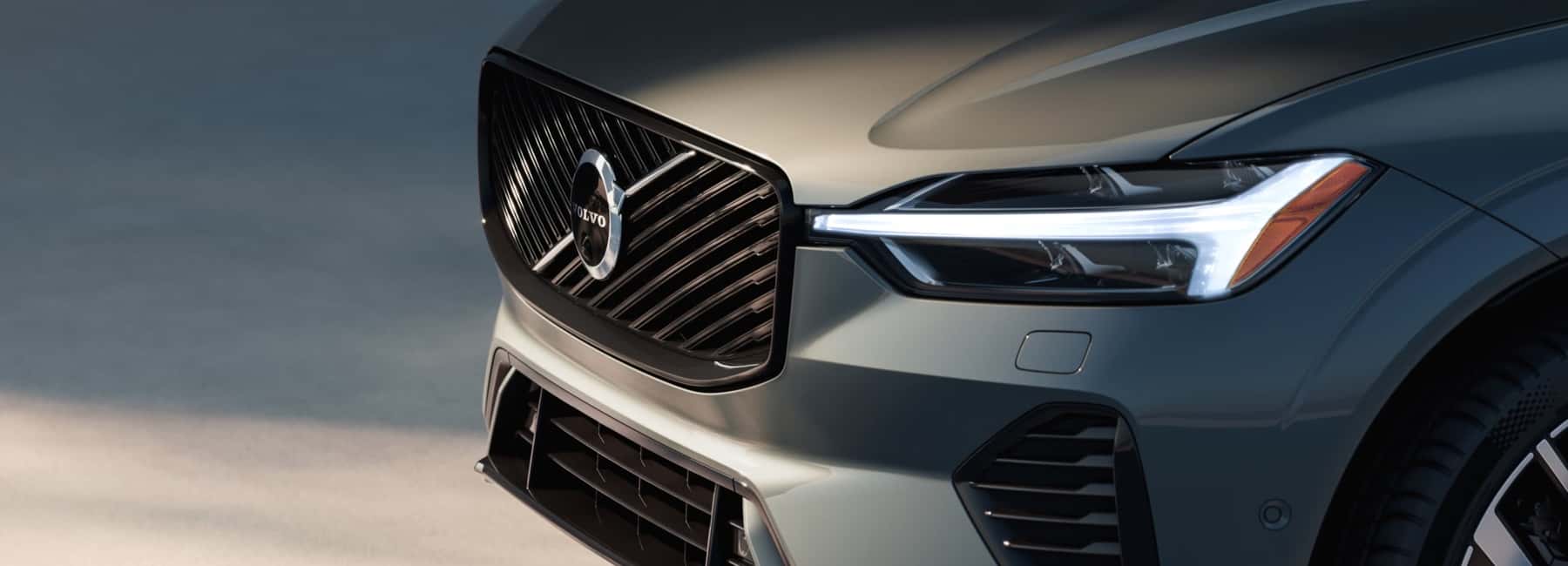 2025-Volvo-XC60-front-grill