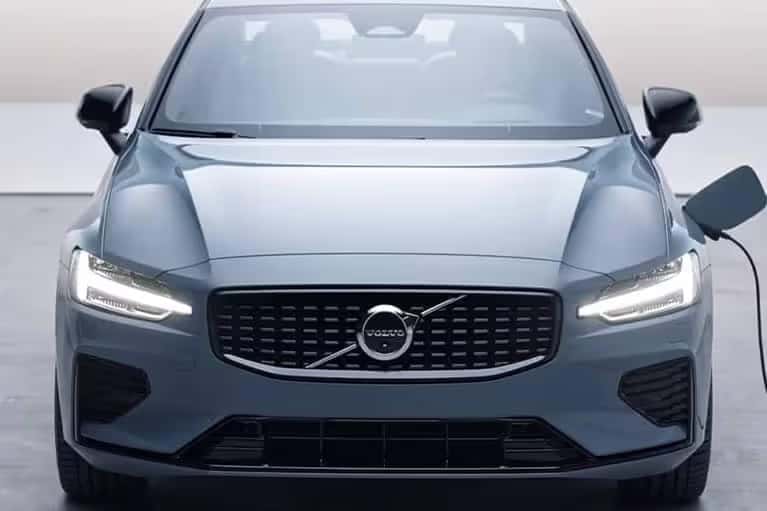 front-view-close-up-of-Volvo-electric-car-charging-mobile