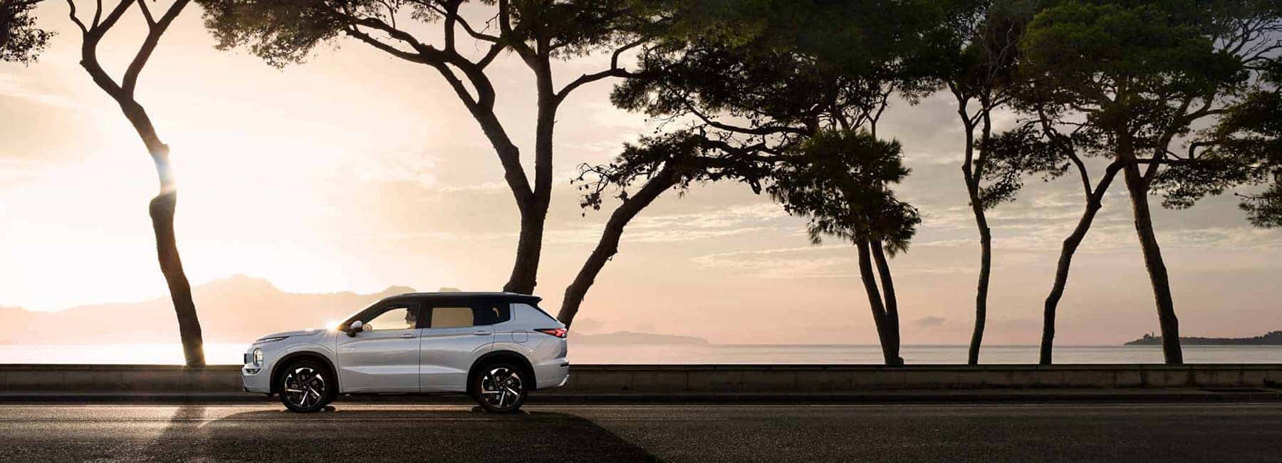 2024-Mitsubishi-Outlander-PHEV-at-sunset