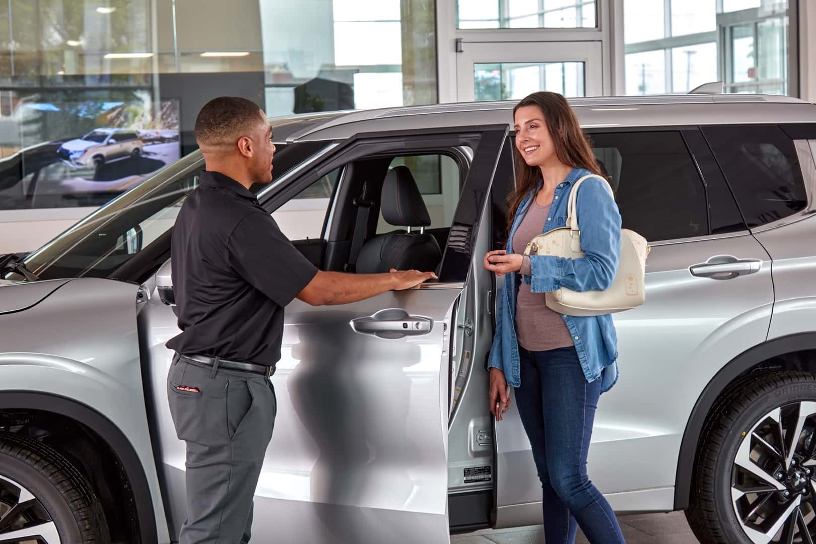 Mitsubishi-salesman-opens-door-for-customer