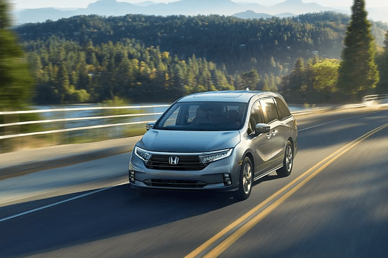 2021 Honda Odyssey drives on mountain road - mobile