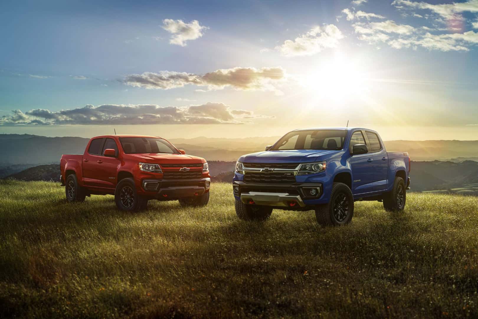2022-Chevrolet-Colorado-trucks-on-top-of-a-mountain